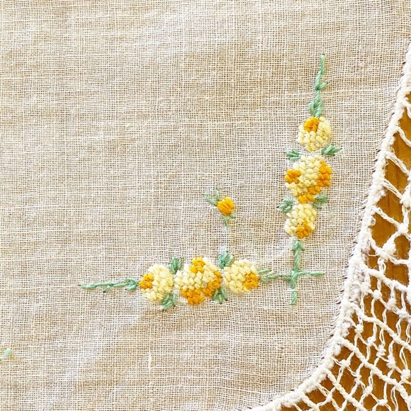 Vintage Handkerchief Hanky Embroidered Flowers Tatting Crochet Edge Linen 9.5" - Picture 4 of 8